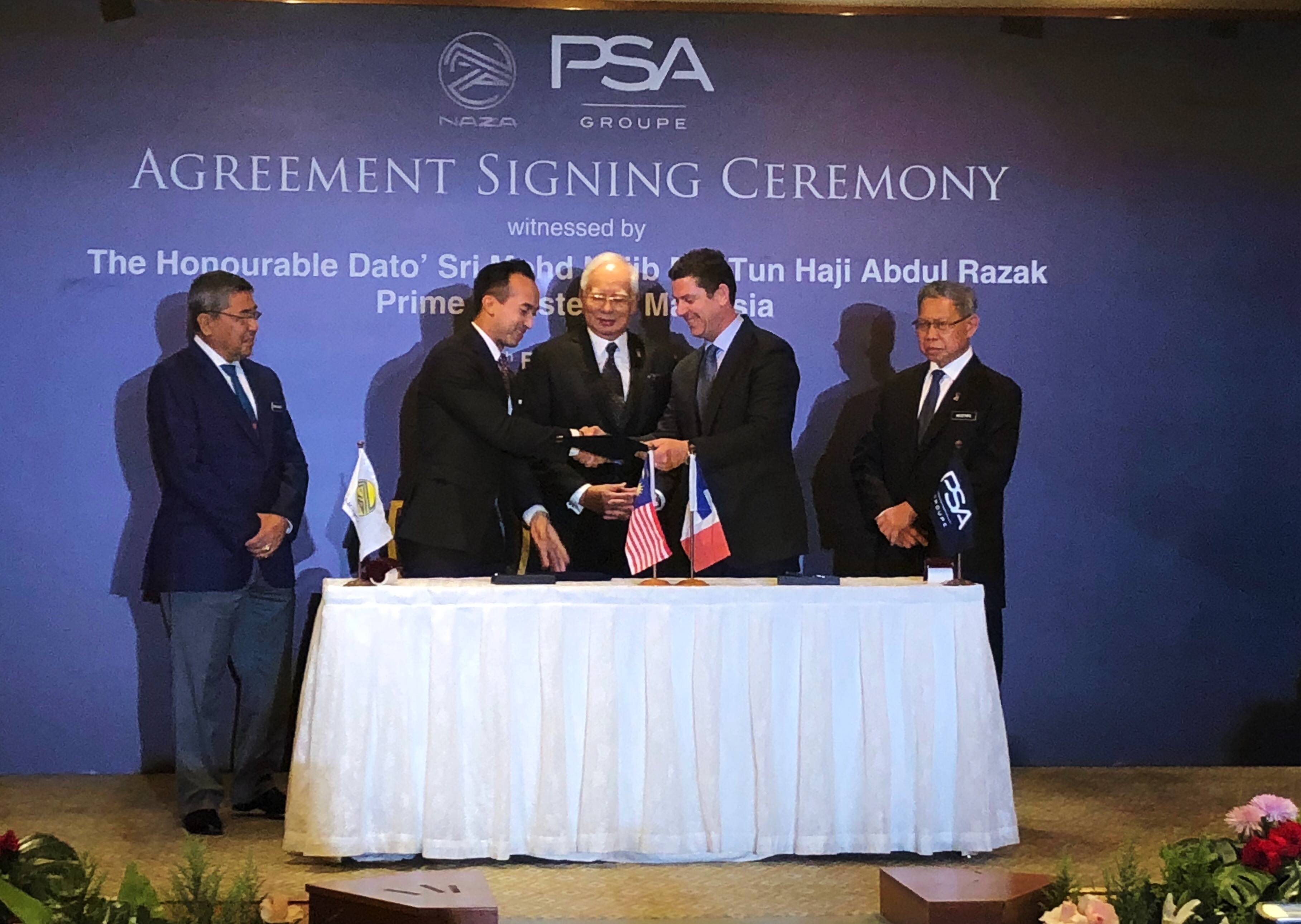 马来西亚总理纳吉布见证双方股份出售及合资协议签订仪式.jpg