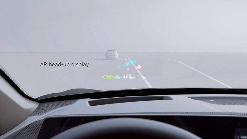 11.EV6采用增强现实平视显示技术（AR HUD），将丰富的驾驶信息投射至前风挡玻璃.jpg