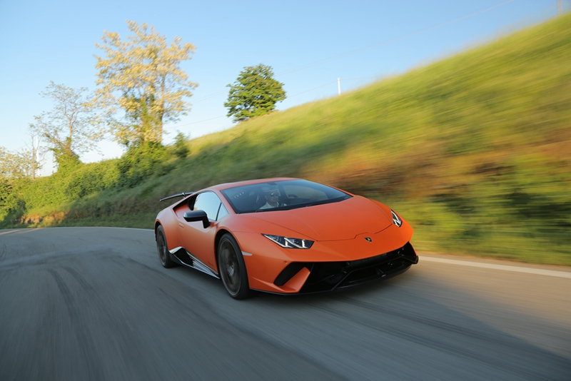 17 - Huracan Performante.jpg