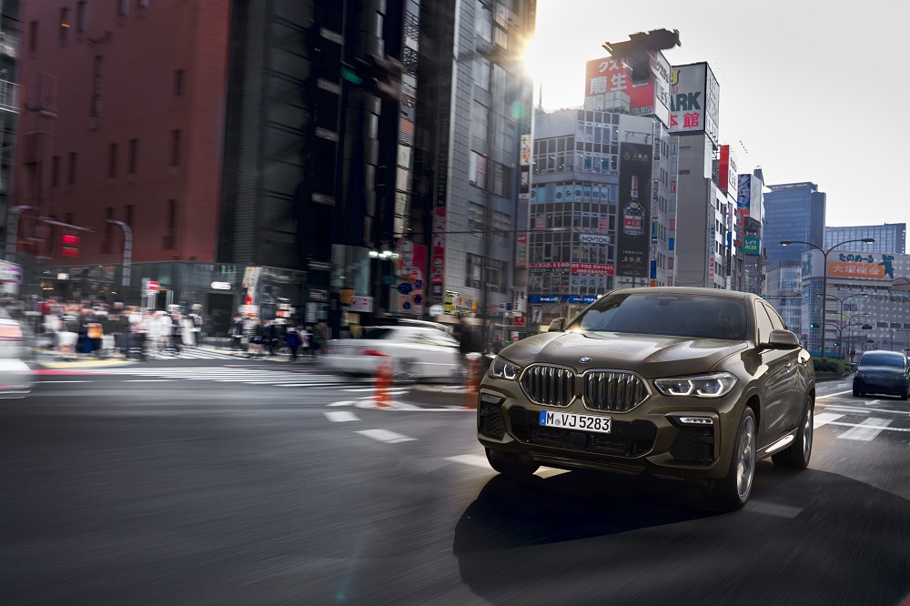 P90356682_highRes_the-new-bmw-x6-drivi.jpg