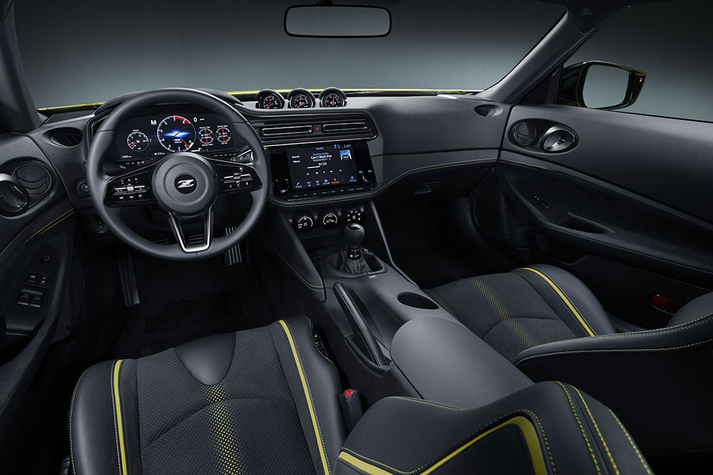 Nissan_Z_Proto_Interior_over view 03.jpg