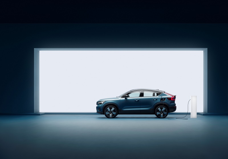 volvo-unveils-sleek-looking-c40-recharge-ev-with-420km-range_9.jpg