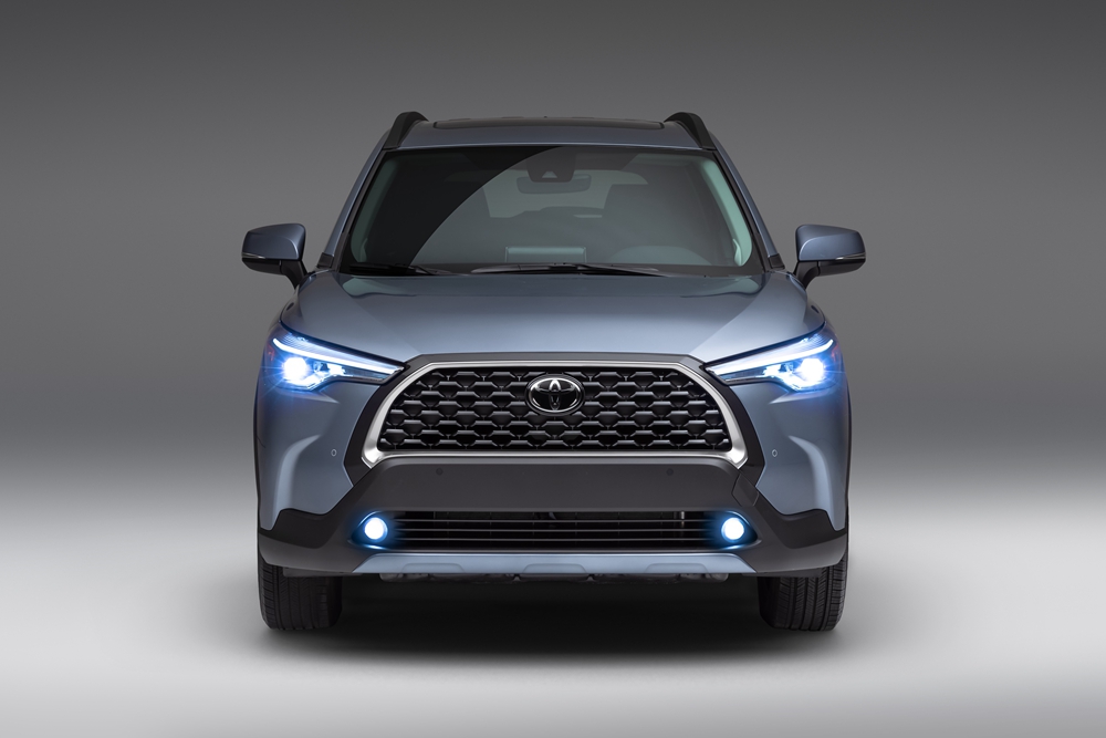 2022_Toyota_Corolla_Cross_Celestite_002.jpg