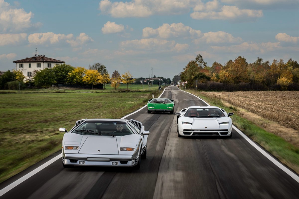 07 - 三代Countach同时亮相(LP 400, 25周年纪念版, LPI 800-4).jpg