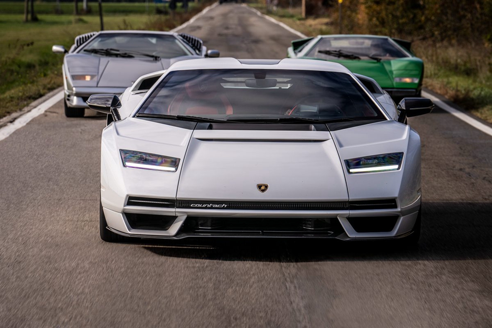 05 - 三代Countach同时亮相(LP 400, 25周年纪念版, LPI 800-4).jpg