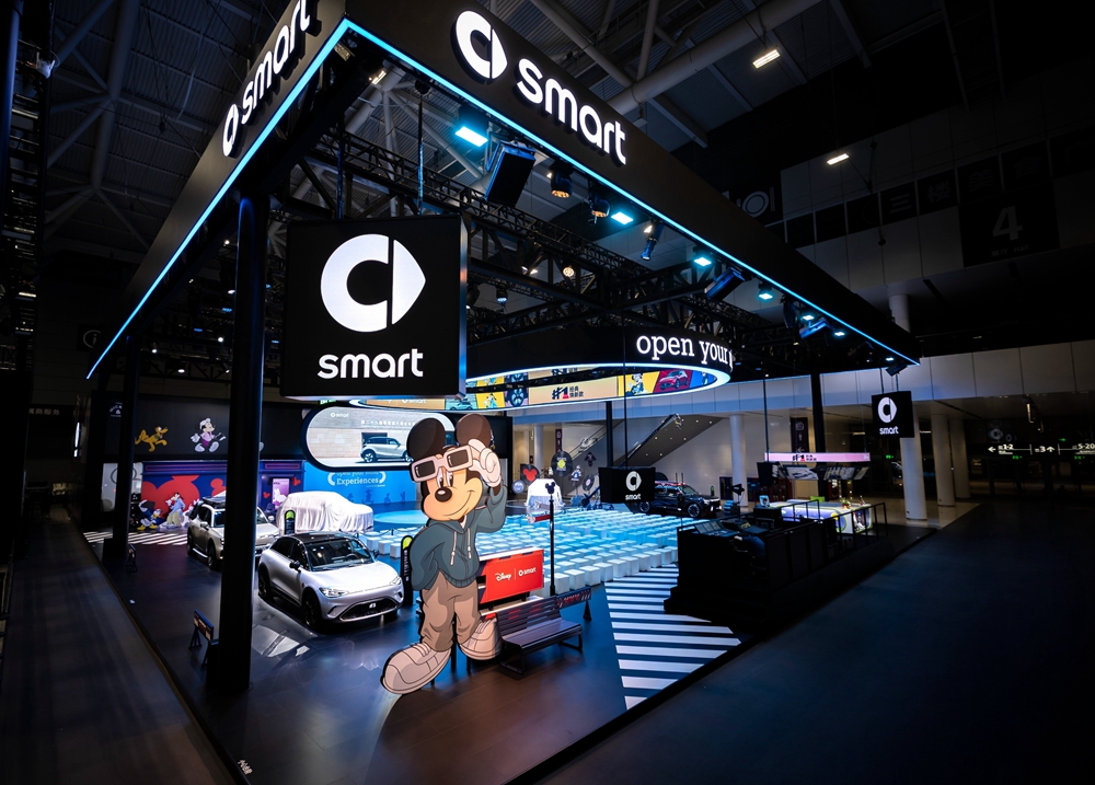 02 smart x Disney “灵动出奇”展台.jpg